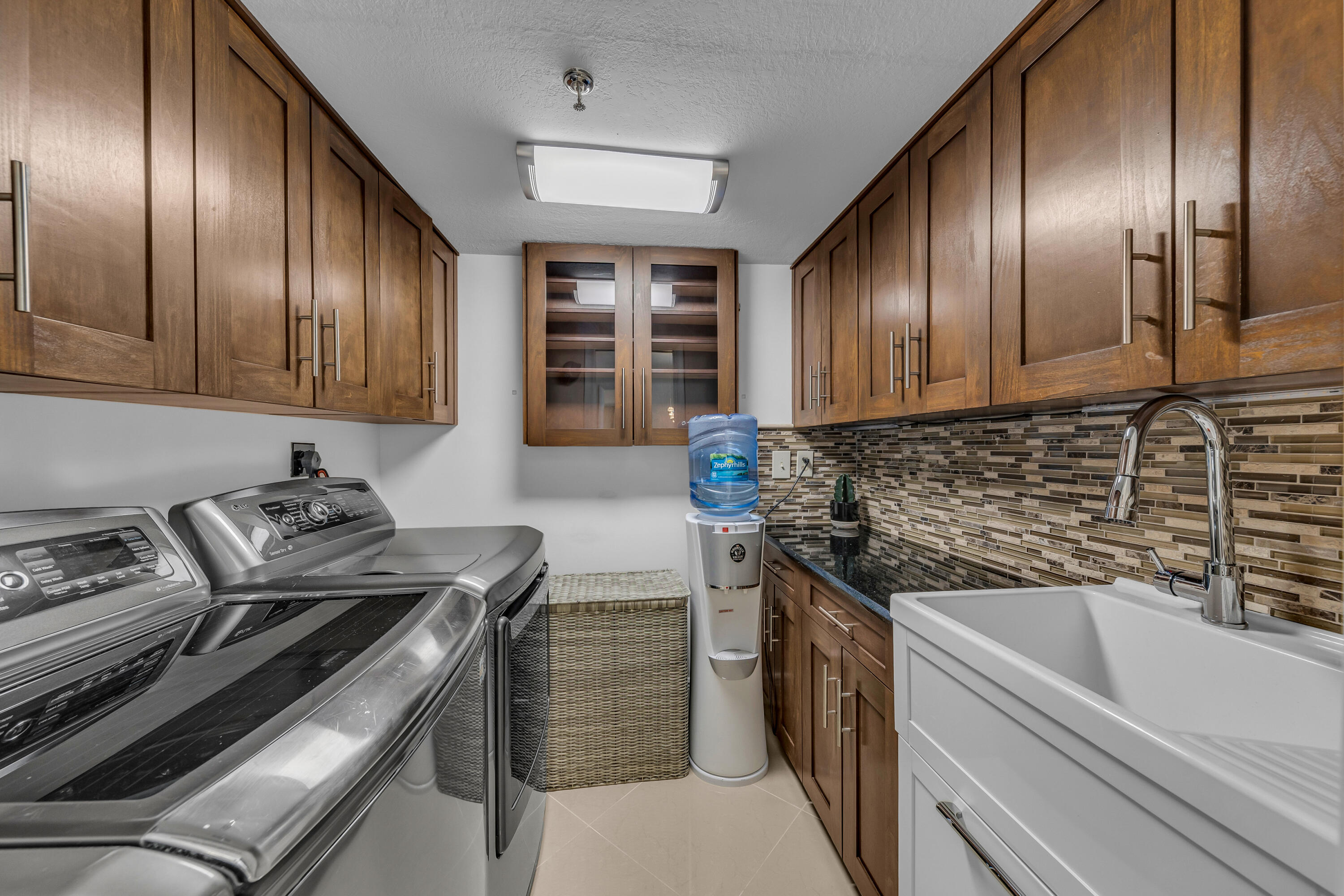 7572 Regency Lake Drive, Unit 402 Boca Raton, FL 33433 - Photo 16 of 31 Laundry room