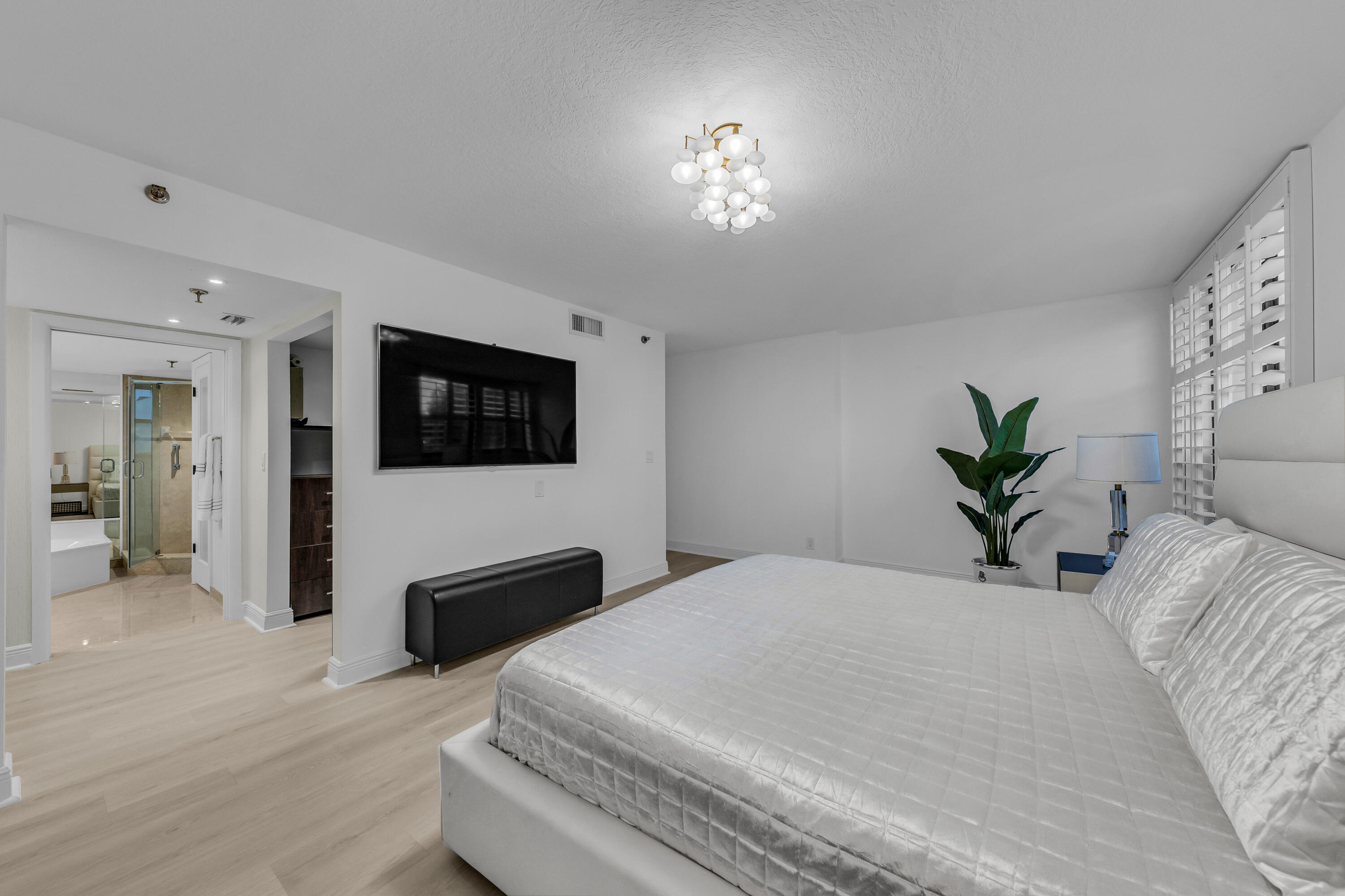 7572 Regency Lake Drive, Unit 402 Boca Raton, FL 33433 - Photo 20 of 31 Primary Suite