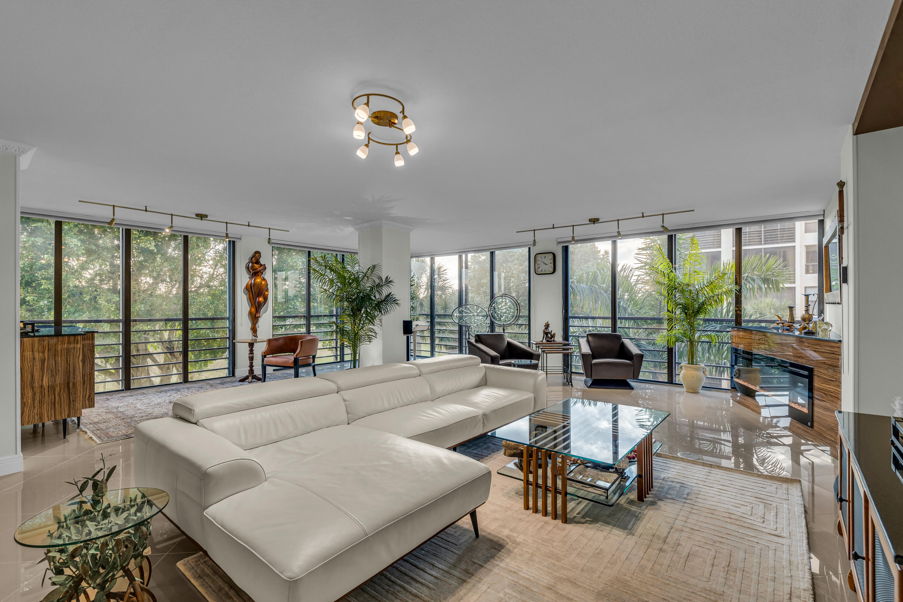 7572 Regency Lake Drive, Unit 402 Boca Raton, FL 33433 - Photo 2 of 31 Living