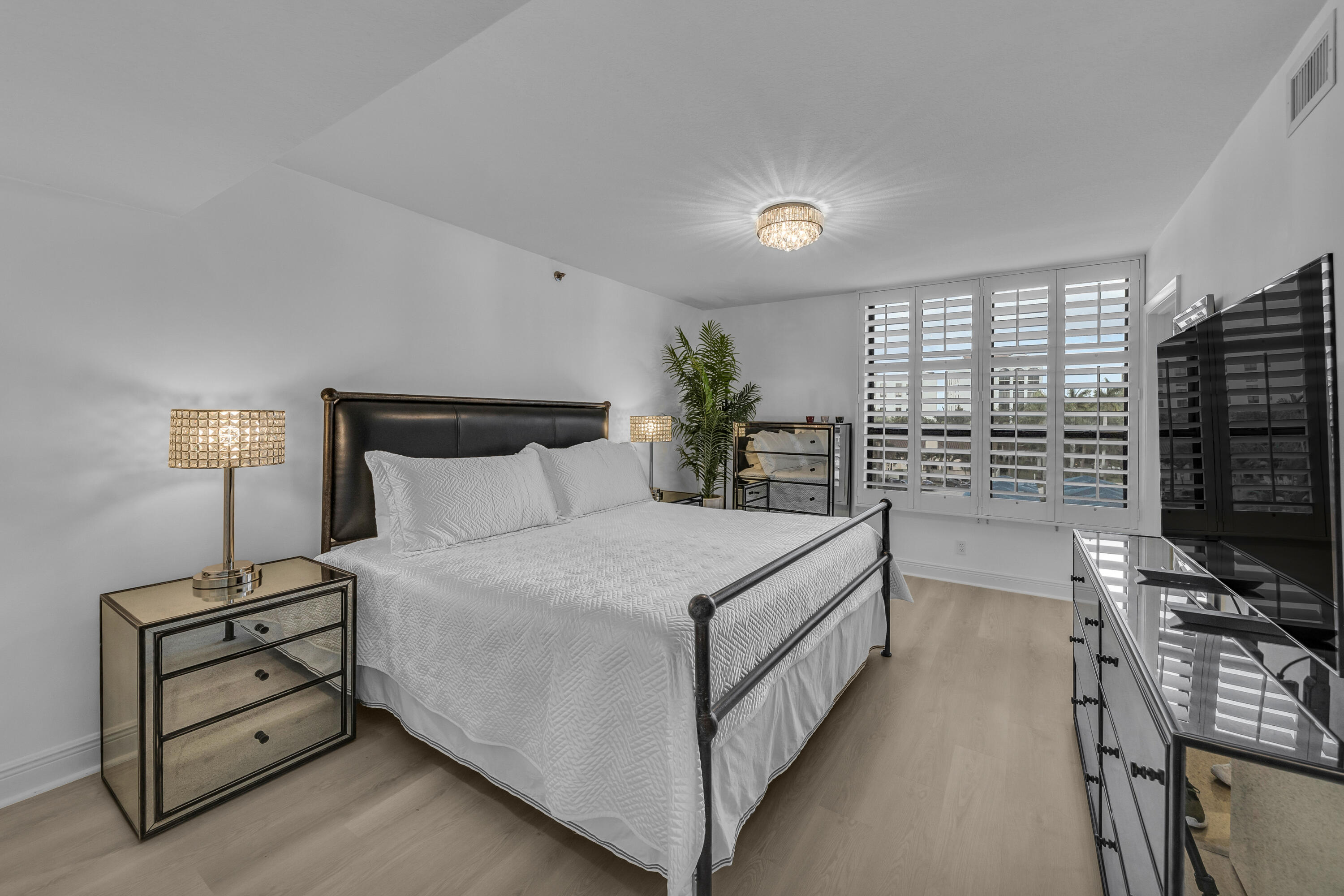 7572 Regency Lake Drive, Unit 402 Boca Raton, FL 33433 - Photo 26 of 31 Guest Bedroom