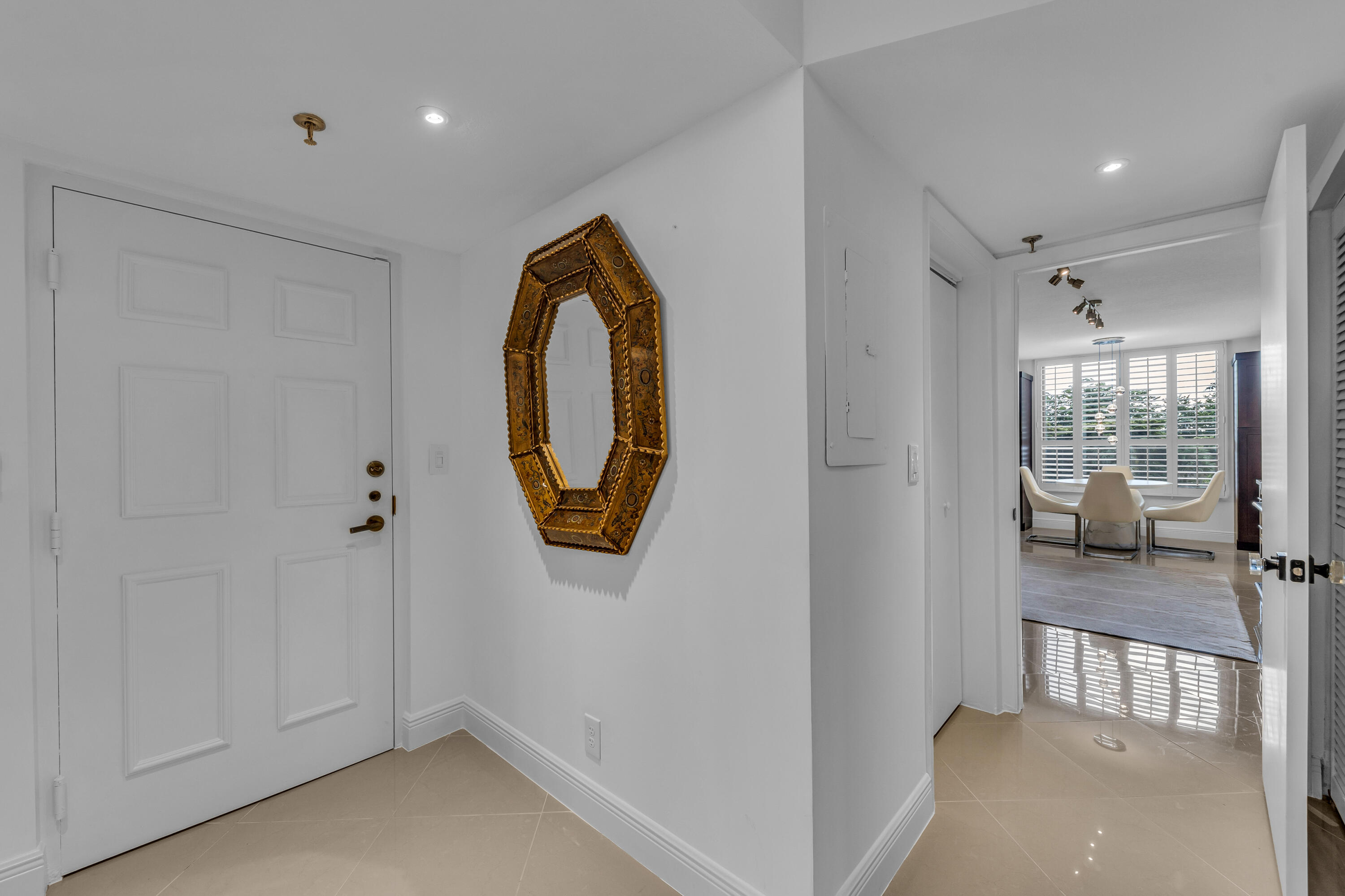 7572 Regency Lake Drive, Unit 402 Boca Raton, FL 33433 - Photo 8 of 31 Entry/kitchen