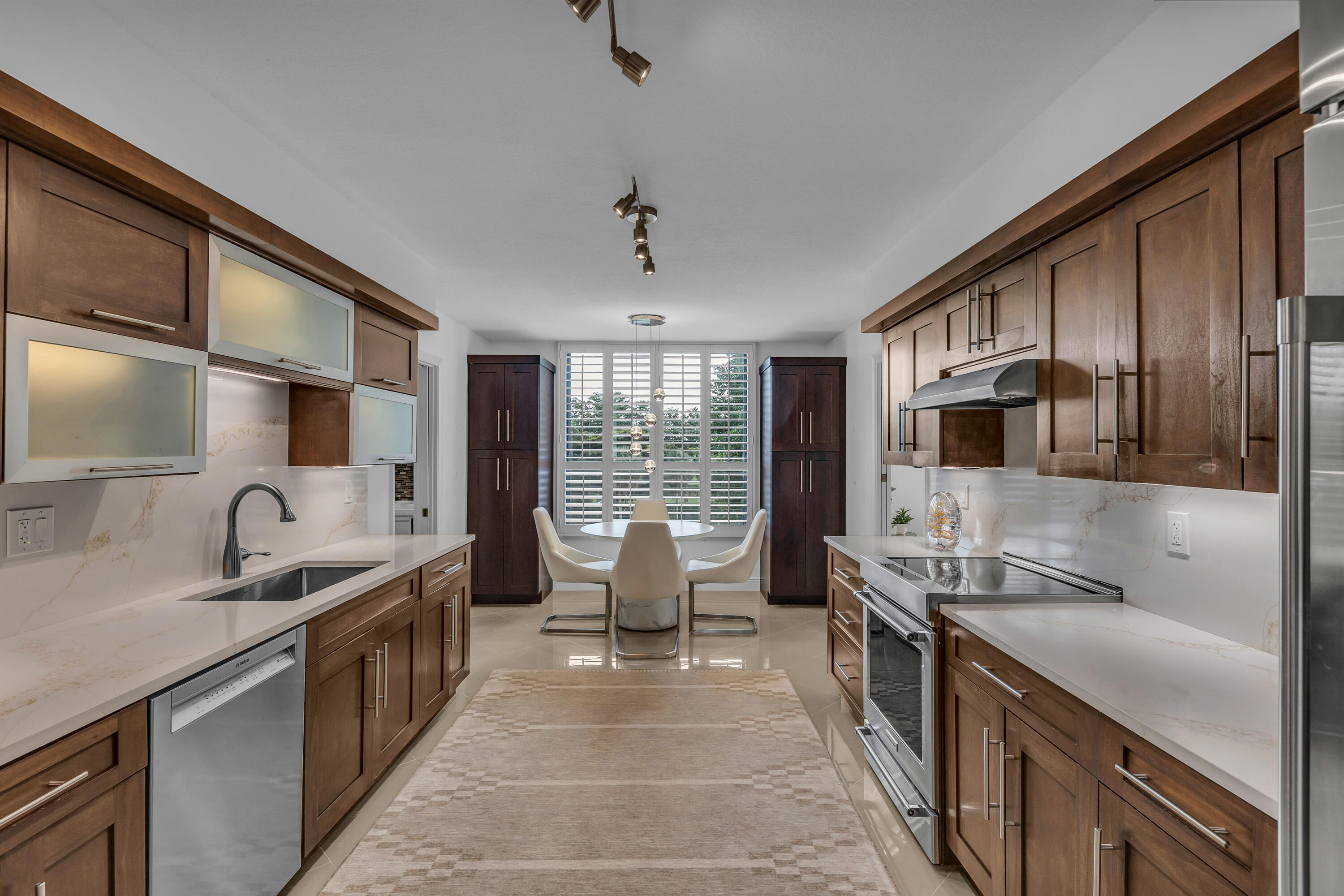 7572 Regency Lake Drive, Unit 402 Boca Raton, FL 33433 - Photo 10 of 31 Eat in Kitchen