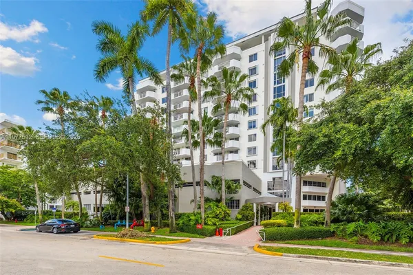 $3,500 | 1621 Bay Road, Unit 505, Miami Beach, FL 33139