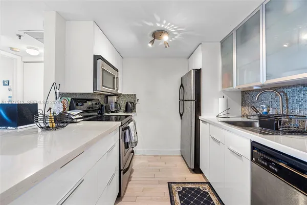 $3,500 | 1621 Bay Road, Unit 505, Miami Beach, FL 33139