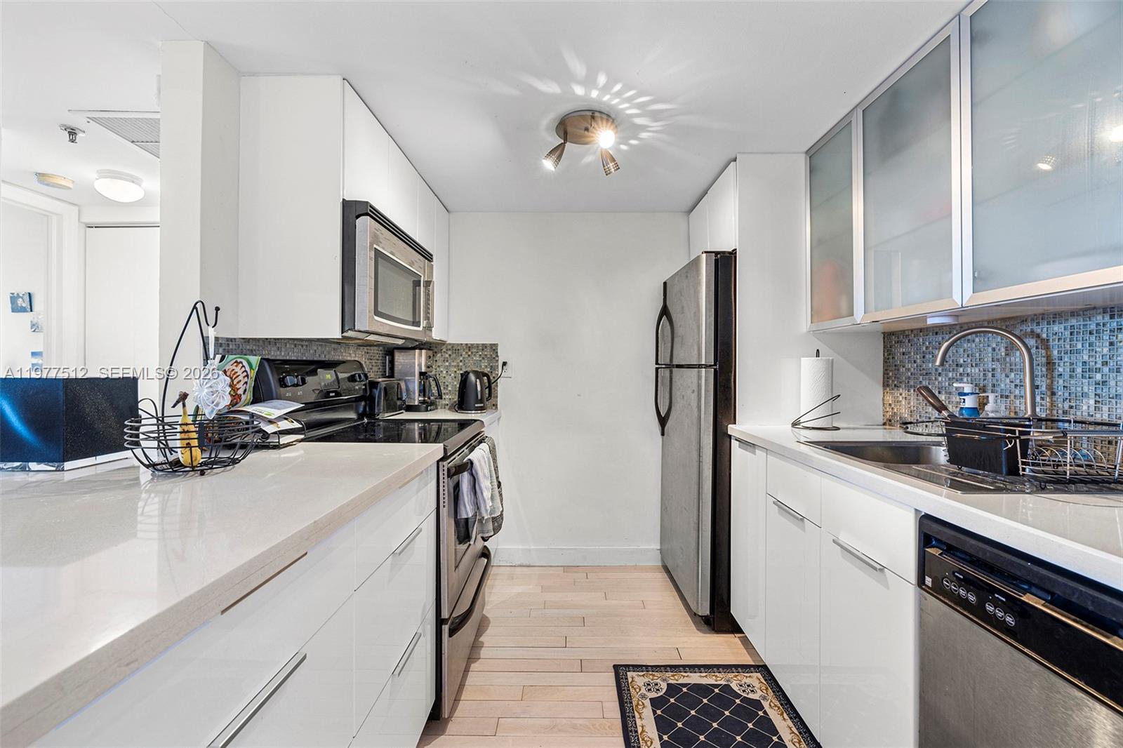 1621 Bay Road, Unit 505 Miami Beach, FL 33139 - Photo 11 of 36