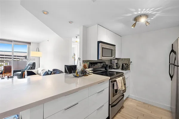 $3,500 | 1621 Bay Road, Unit 505, Miami Beach, FL 33139