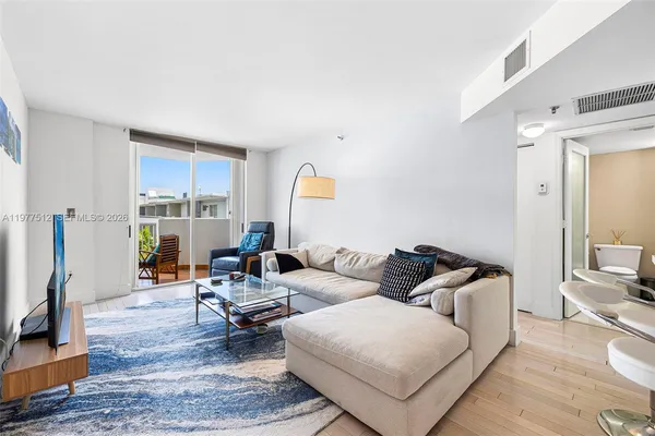 $3,500 | 1621 Bay Road, Unit 505, Miami Beach, FL 33139