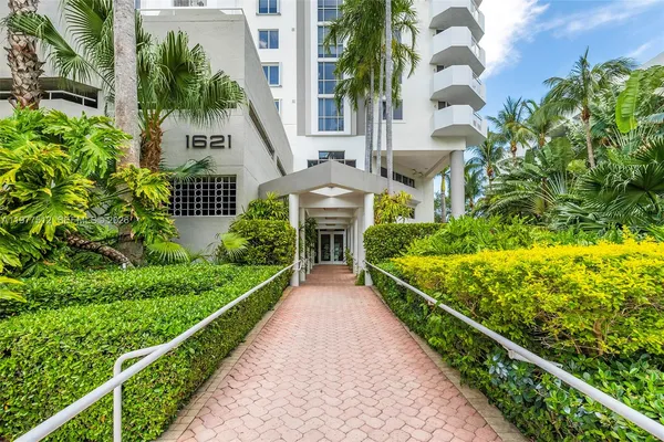 $3,500 | 1621 Bay Road, Unit 505, Miami Beach, FL 33139