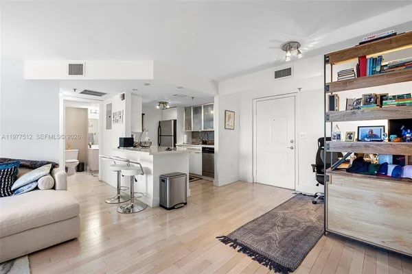 $3,500 | 1621 Bay Road, Unit 505, Miami Beach, FL 33139