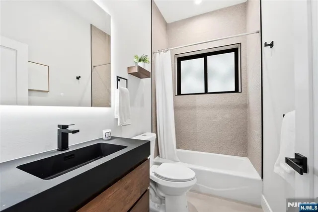 $629,000 | 165 Delaware Avenue, Unit 3, Jersey City, NJ 07306