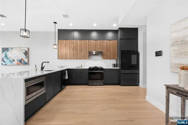 $629,000 | 165 Delaware Avenue, Unit 3, Jersey City, NJ 07306