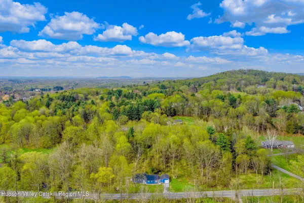 $549,999 | 127 Spring Lake Road, Red Hook, NY 12571