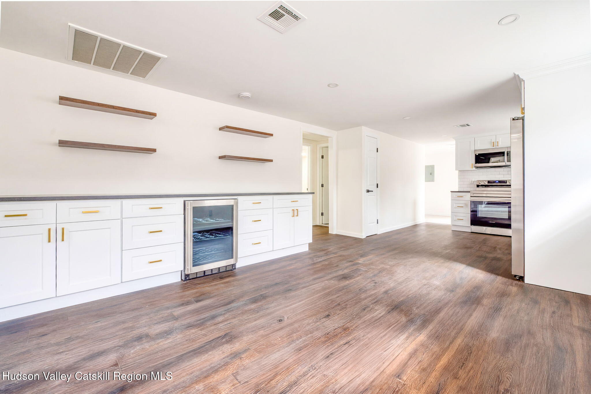 127 Spring Lake Road Red Hook, NY 12571 - Photo 9 of 30 int-win-4-kitchen_R1