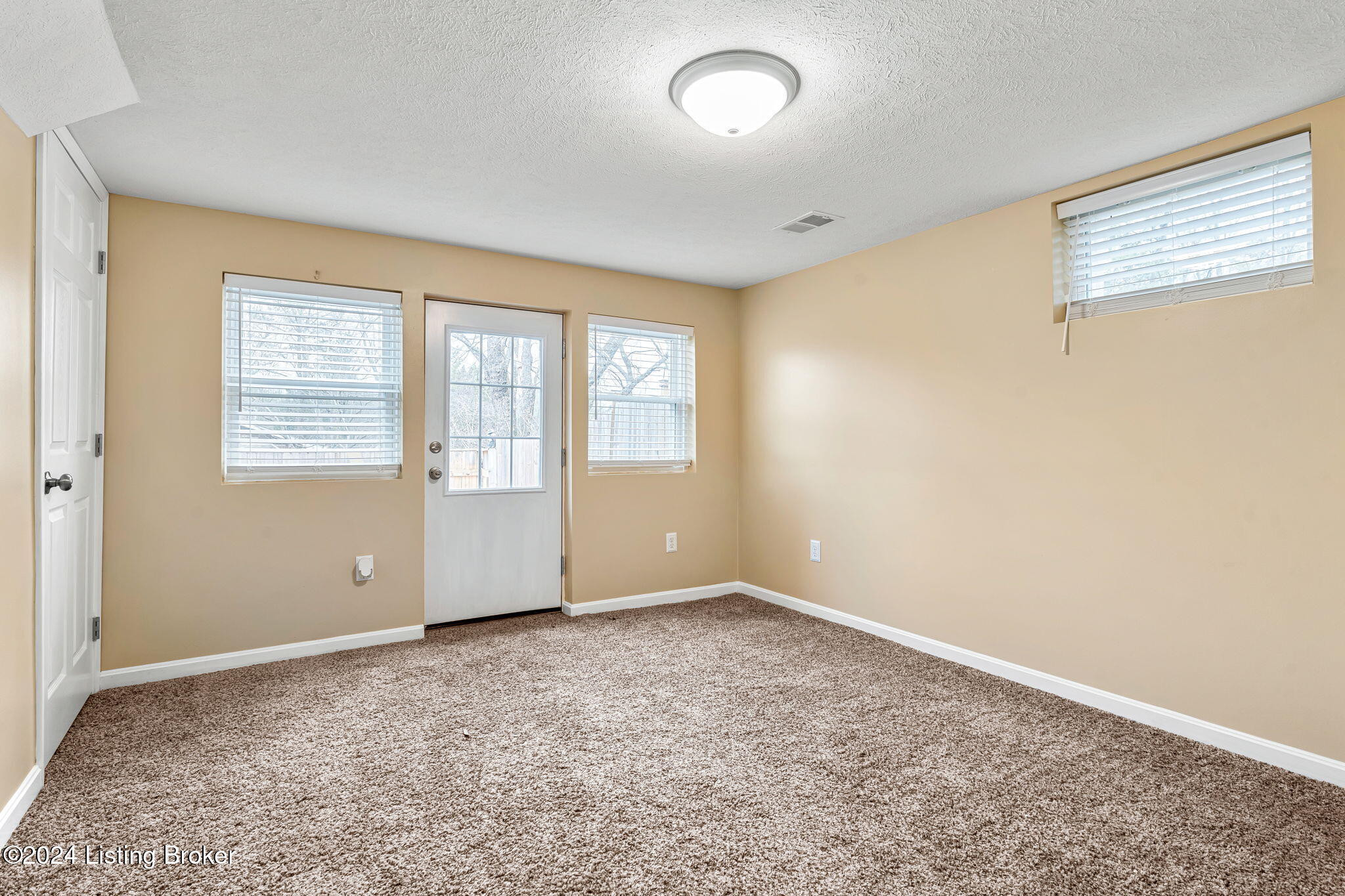 909 Seminole Road Radcliff, KY 40160 - Photo 35 of 55 909 Seminole Rd (31 of 49)