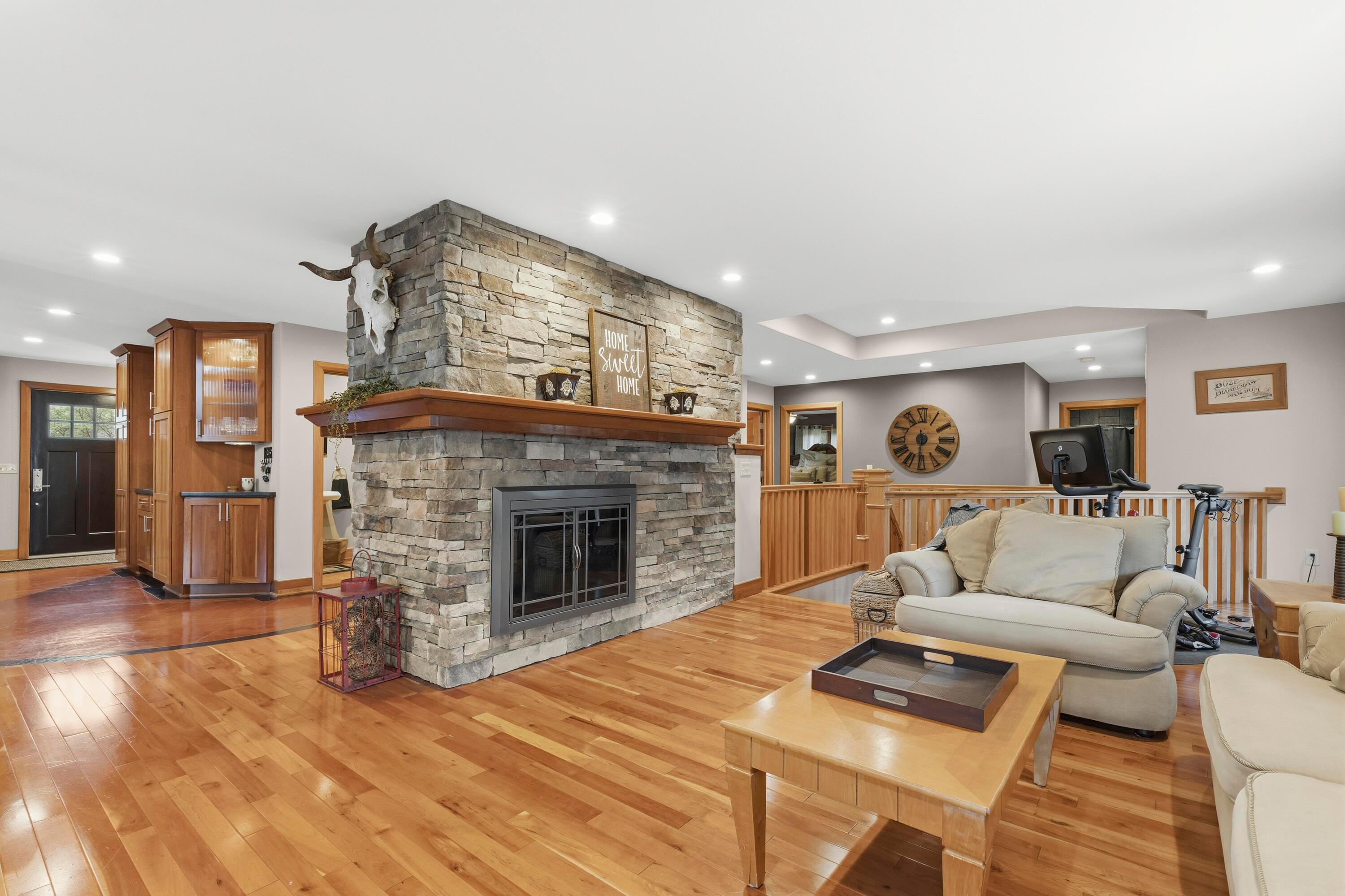 7860 Schott Road Westerville, OH 43081 - Photo 28 of 71 28. Living Room