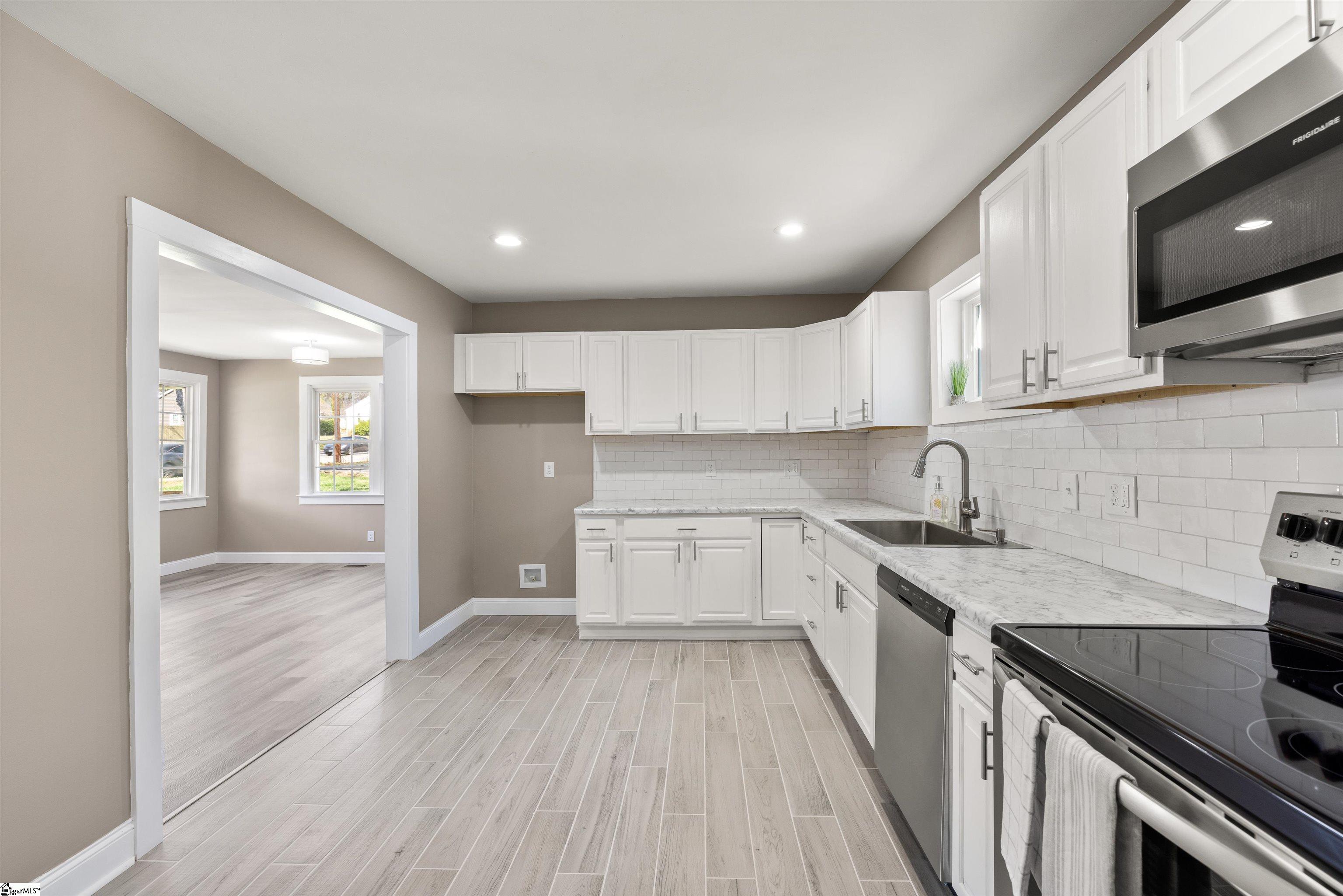 616 Perry Road Greenville, SC 29609 - Photo 11 of 36 Gallery Image 11