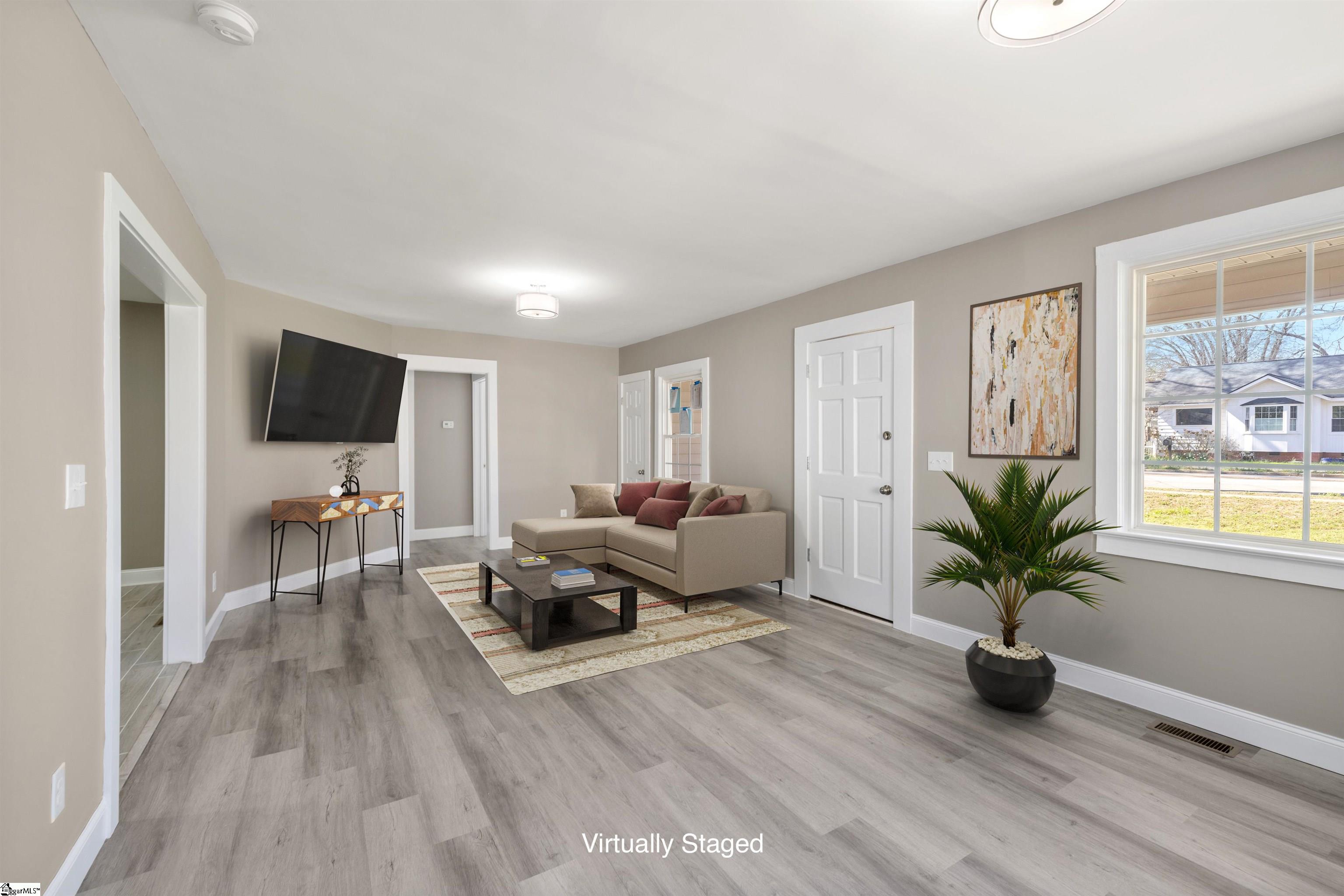 616 Perry Road Greenville, SC 29609 - Photo 4 of 36 Gallery Image 4