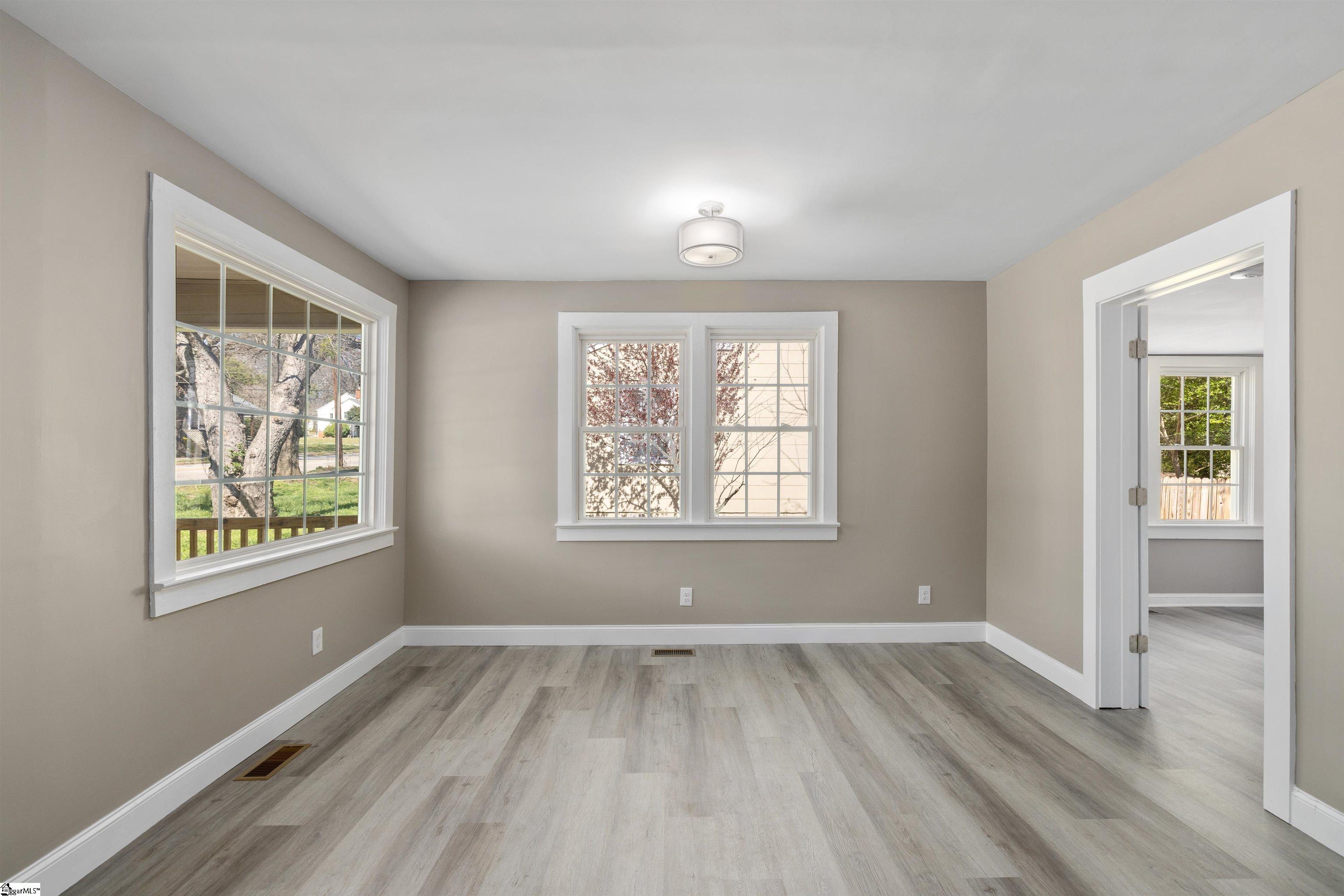616 Perry Road Greenville, SC 29609 - Photo 5 of 36 Gallery Image 5