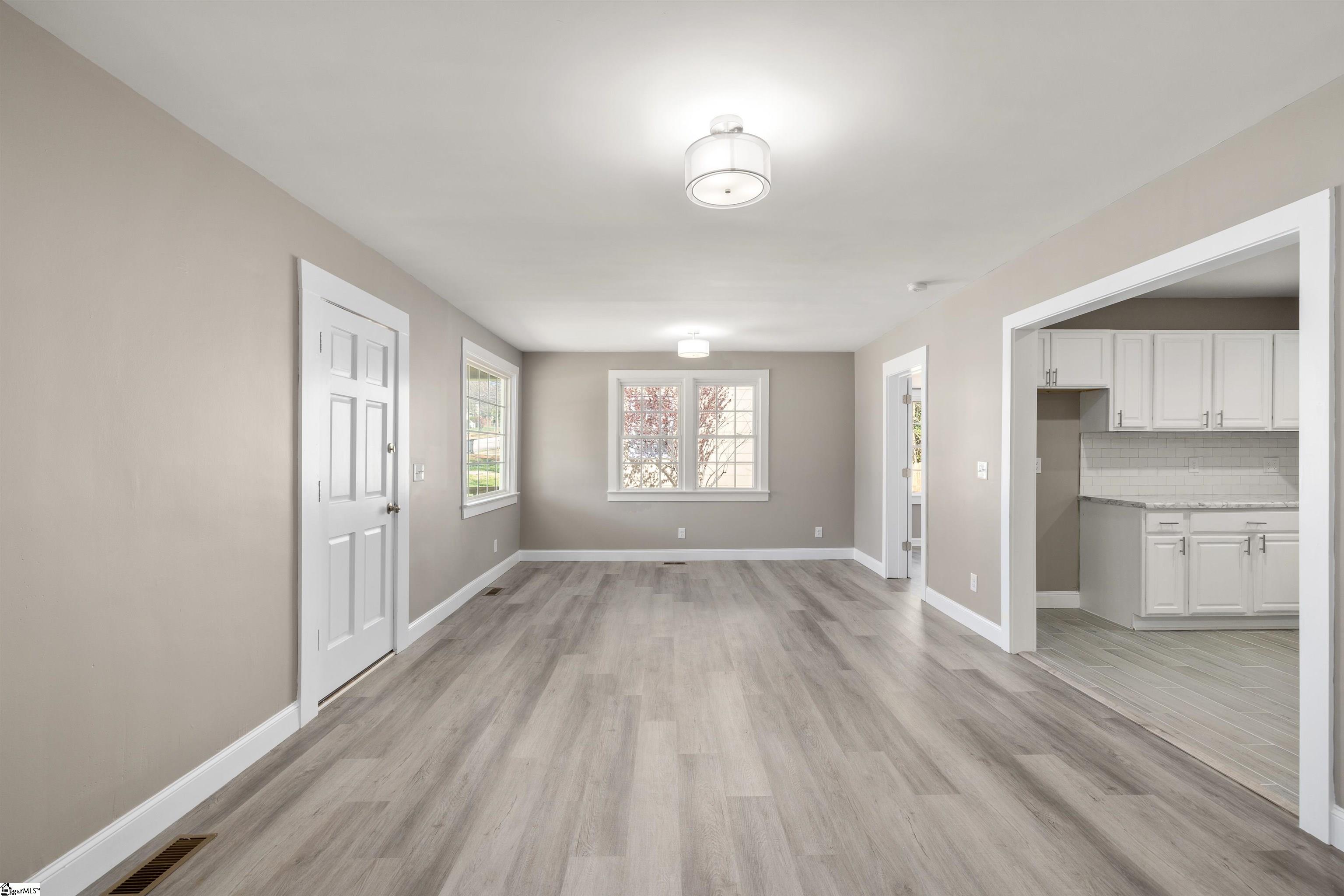 616 Perry Road Greenville, SC 29609 - Photo 8 of 36 Gallery Image 8