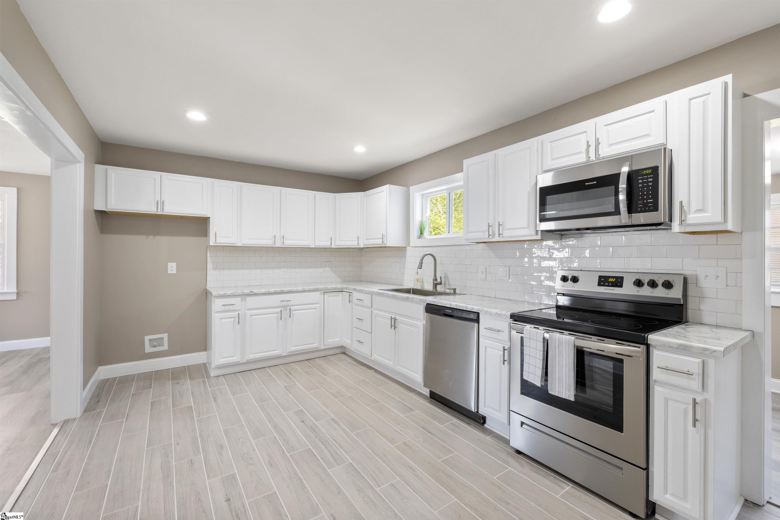 616 Perry Road Greenville, SC 29609 - Photo 10 of 36 Gallery Image 10