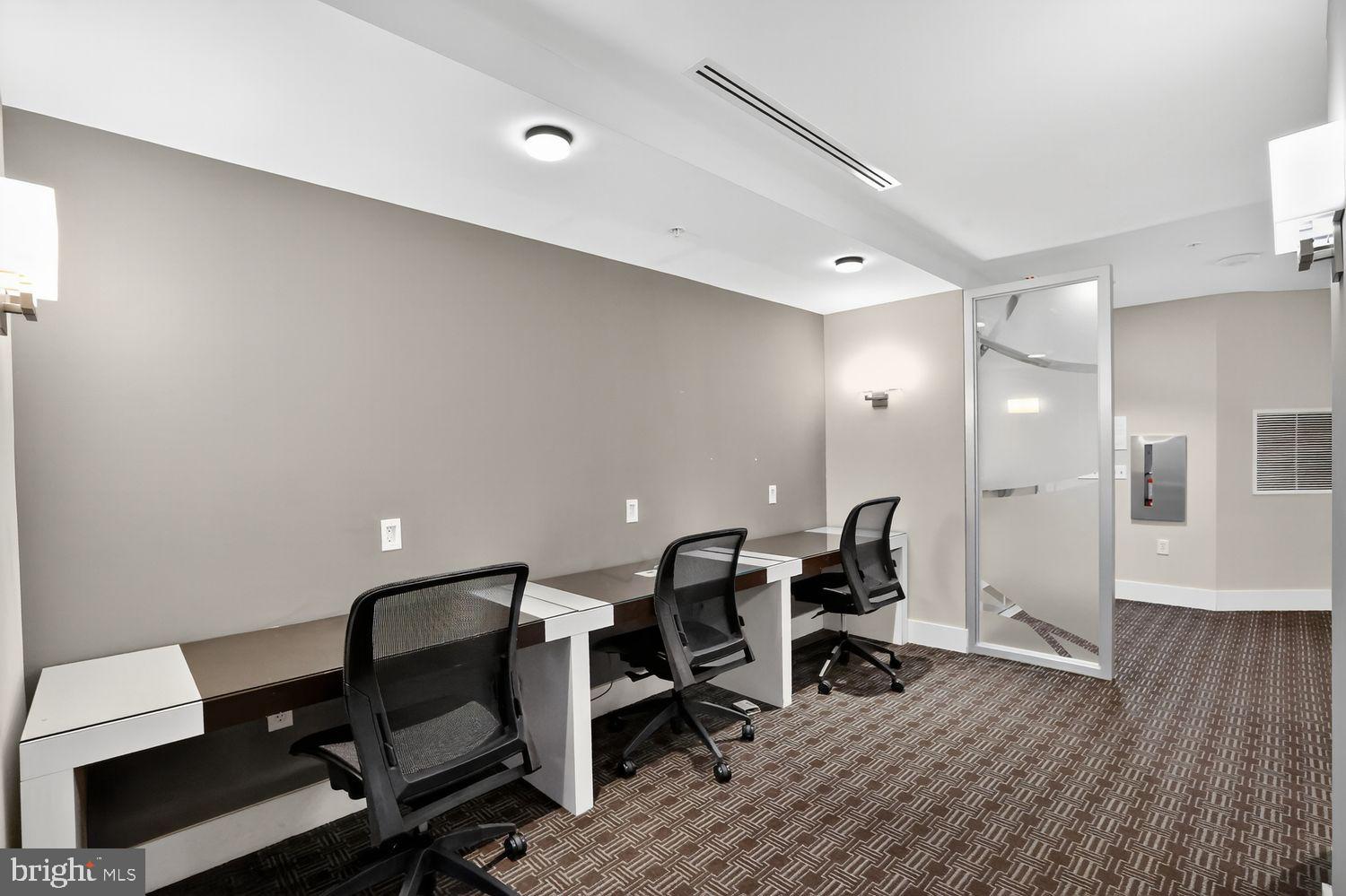 1111 Oronoco Street, Unit 125 Alexandria, VA 22314 - Photo 15 of 20 a living room with furniture