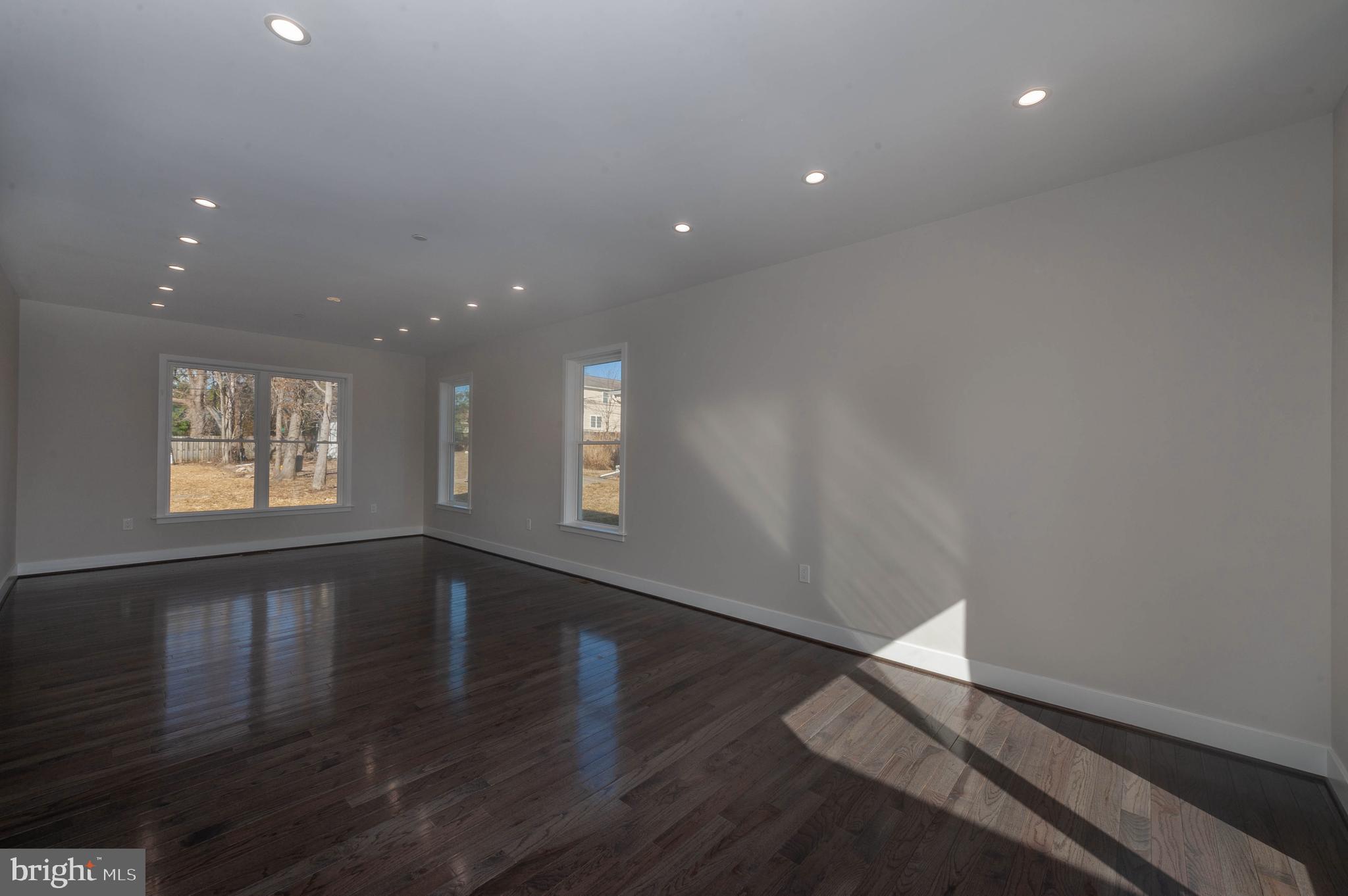 2416 Taney Road Baltimore, MD 21209 - Photo 5 of 35