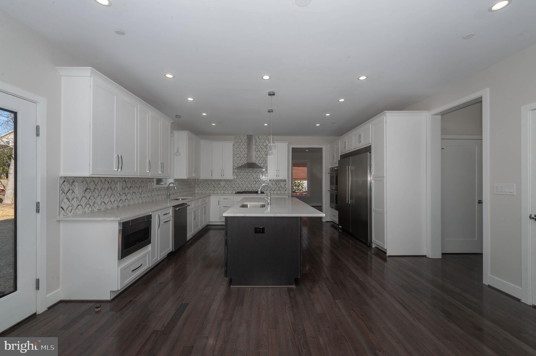 2416 Taney Road Baltimore, MD 21209 - Photo 7 of 35
