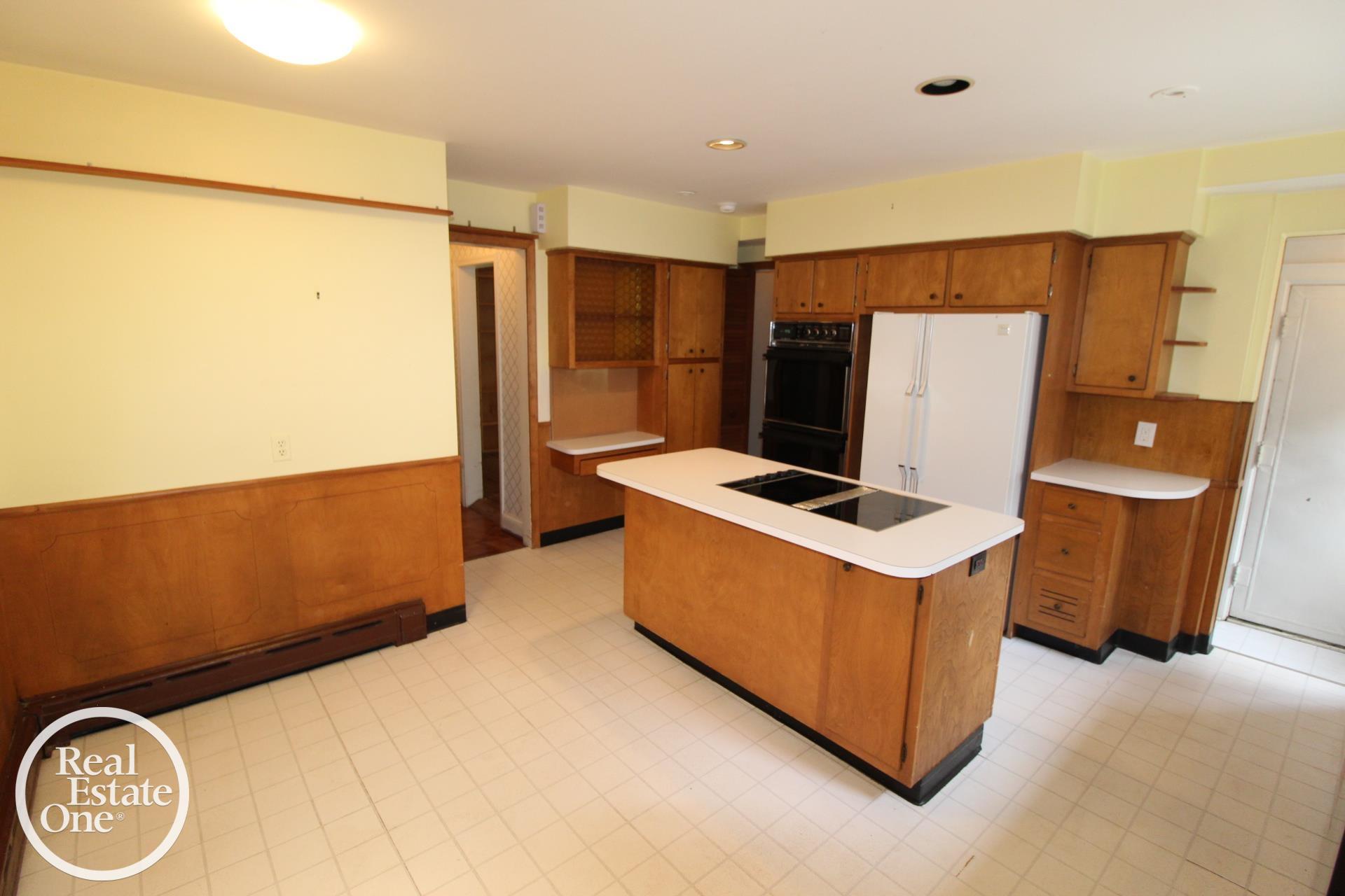 93 Moran Road Grosse Pointe, MI 48236 - Photo 19 of 71 50177408-9fa036d5-667c-4353-b88a-417f8b627983.JPG