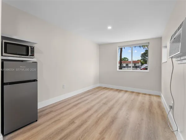 $1,500 | 7401 Southwest 38th Street, Unit A, Miami, FL 33155