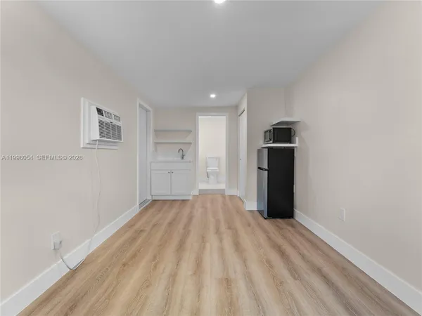 $1,500 | 7401 Southwest 38th Street, Unit A, Miami, FL 33155