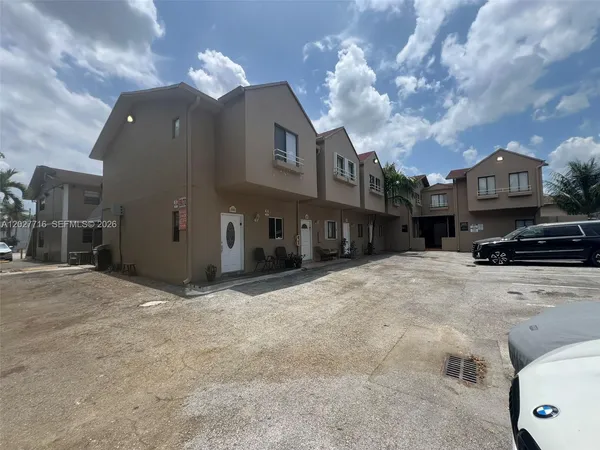 $2,350 | 5694 West 25th Court, Unit 5694, Hialeah, FL 33016