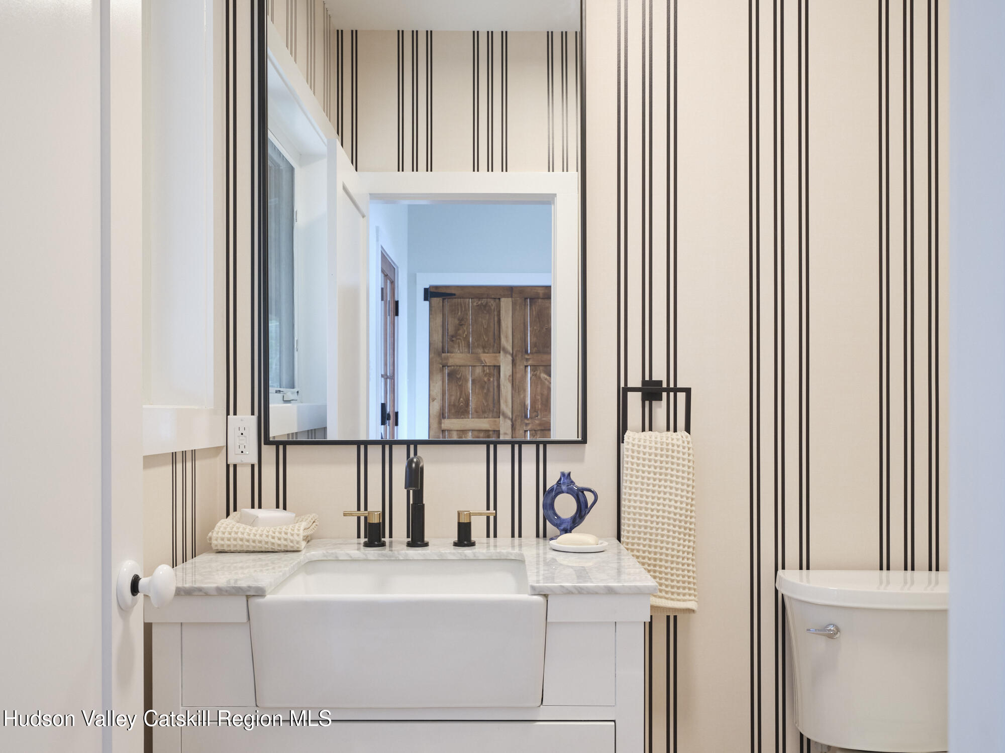 30 Dymond Road Kerhonkson, NY 12446 - Photo 11 of 52 a bathroom with a sink a mirror and a bathtub