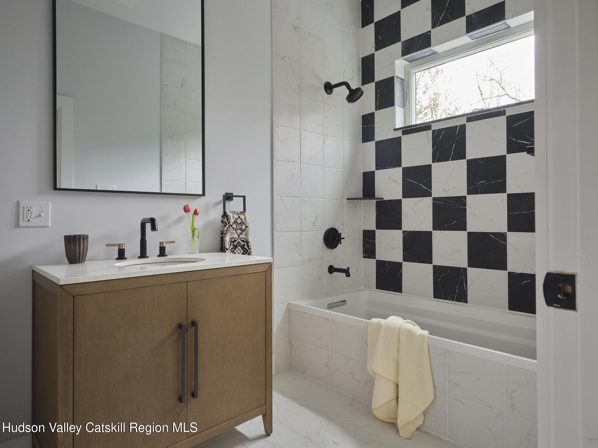 30 Dymond Road Kerhonkson, NY 12446 - Photo 35 of 52 a bathroom with a bathtub and a sink