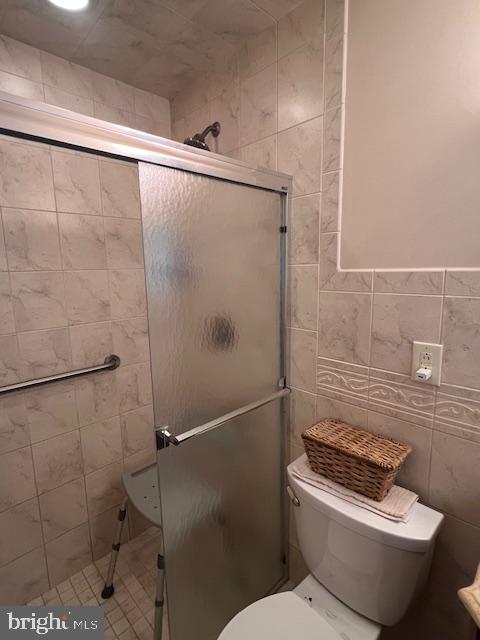 1425 Bucknell Road Wilmington, DE 19803 - Photo 23 of 36 a bathroom with a toilet and a shower