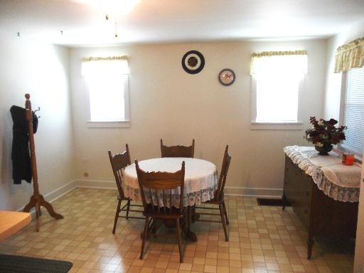 10N915 Muirhead Road Elgin, IL 60124 - Photo 4 of 13