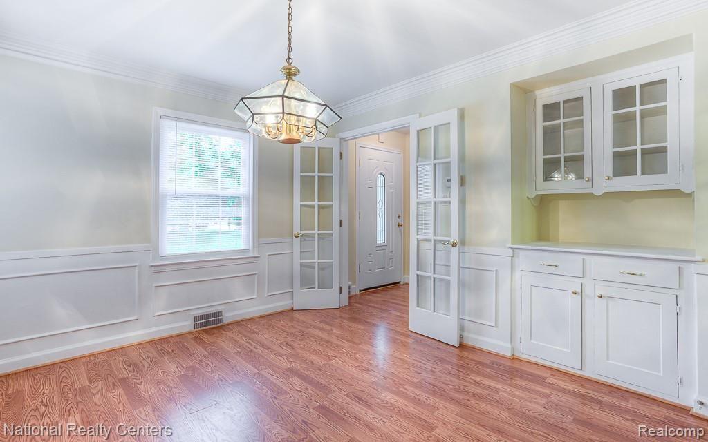 21515 Farmington Road Farmington Hills, MI 48335 - Photo 7 of 26