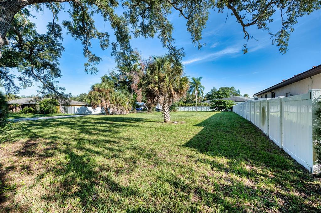 2721 Ashton Road Sarasota, FL 34231 - Photo 5 of 25 Gallery Image 5
