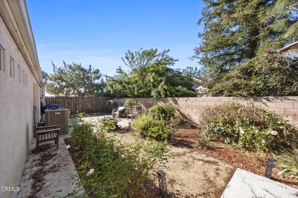 5705 Valley Street Bakersfield, CA 93306 - Photo 44 of 53 a backyard of a house with lots of green space