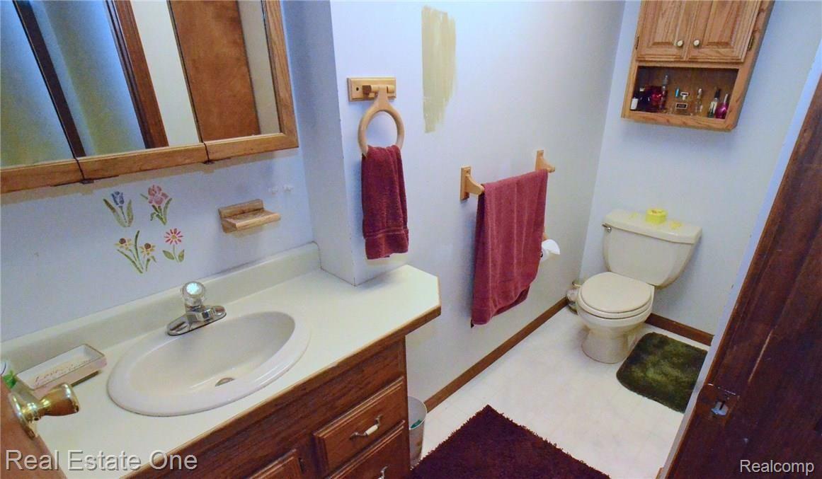 9047 Henderson Road Goodrich, MI 48438 - Photo 17 of 31 Bathroom 2 - Lower Level