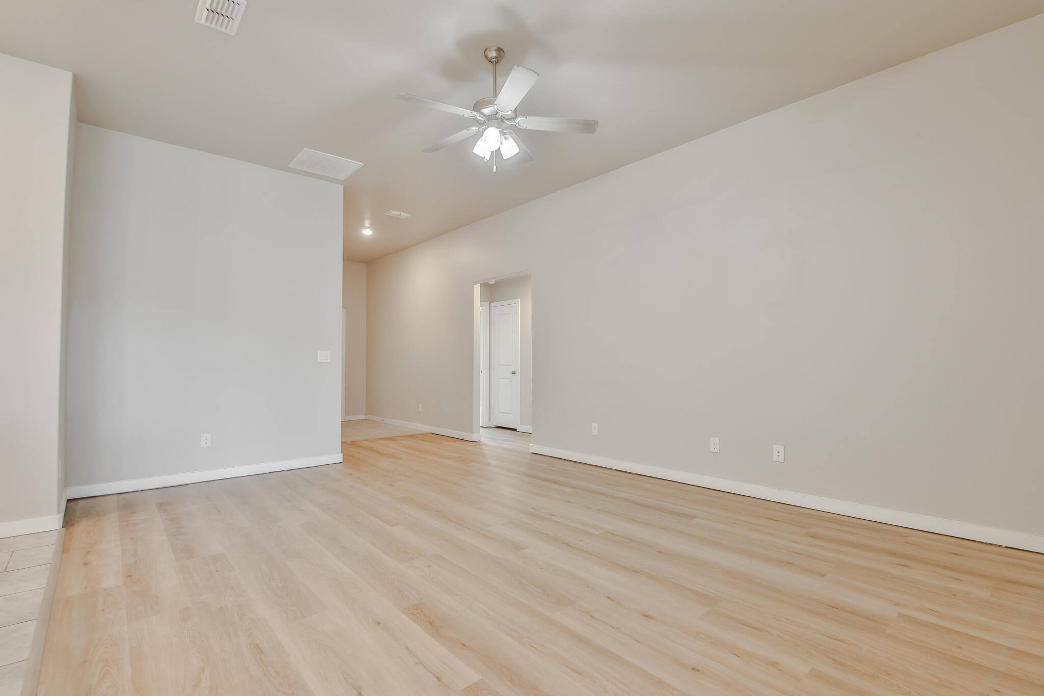 13407 Avenue R Lubbock, TX 79423 - Photo 4 of 20 13407 Ave R - Living