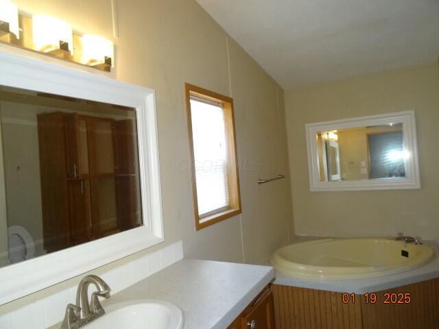 2490 Crabill Road Springfield, OH 45502 - Photo 20 of 28 owners suite bathroom