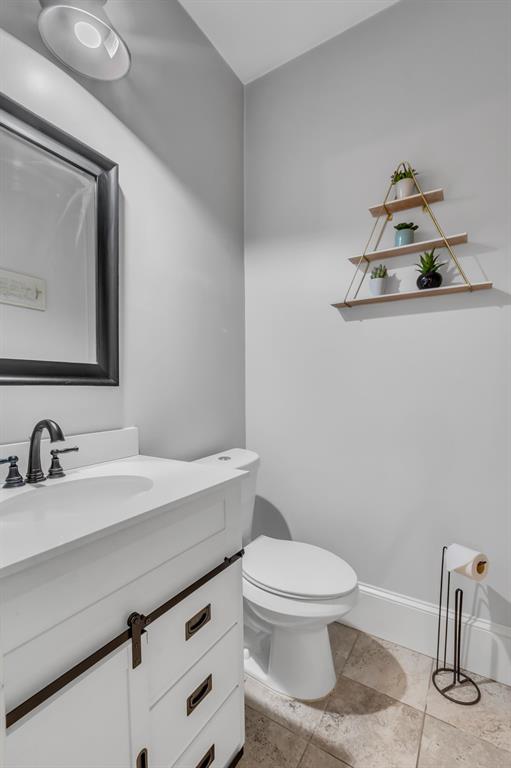 701 Johnson Street Terrell, TX 75160 - Photo 17 of 33 Remodeled Half bath downstairs