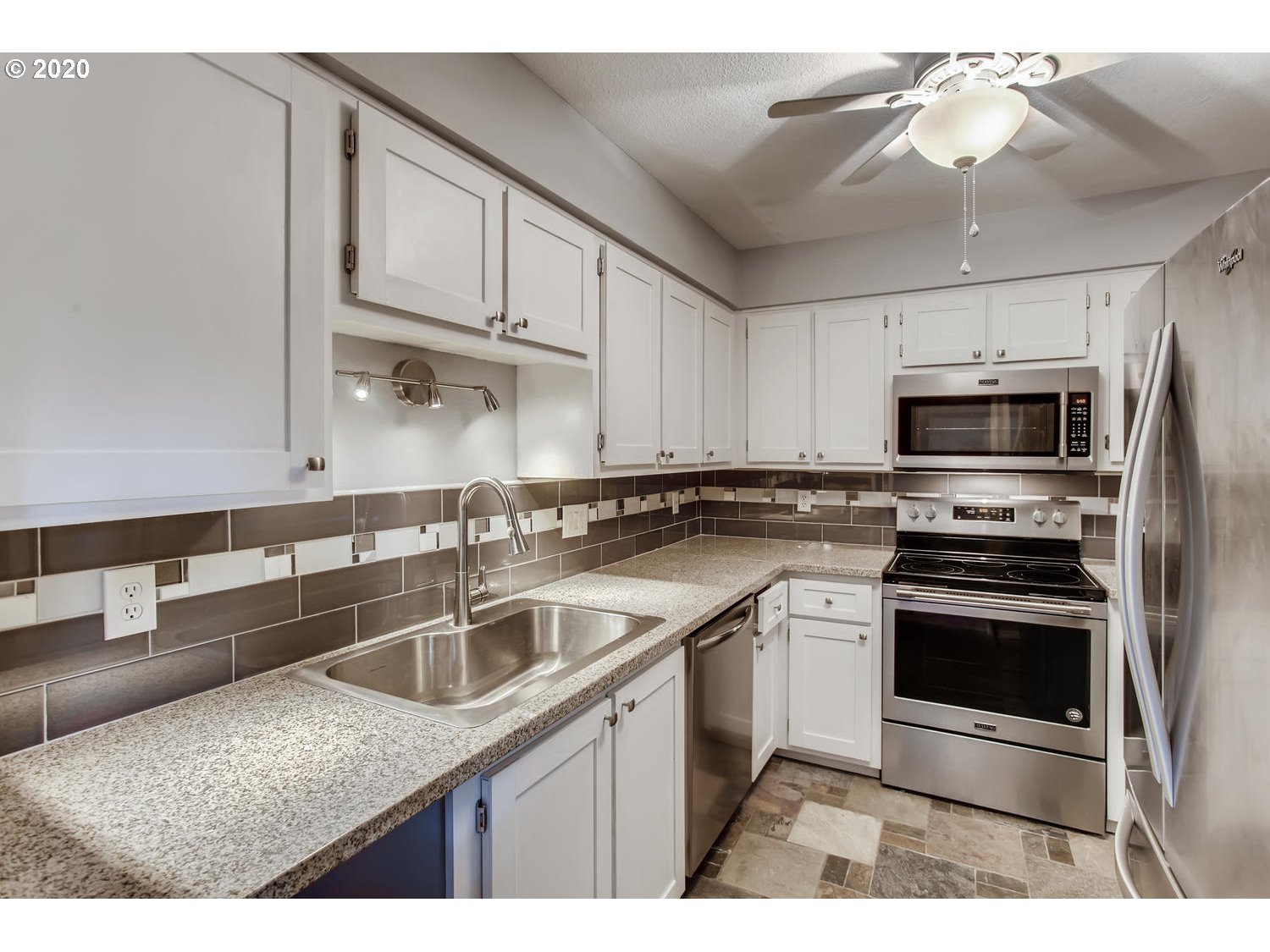10660 Southwest Davies Road, Unit 31 Beaverton, OR 97008 - Photo 12 of 30