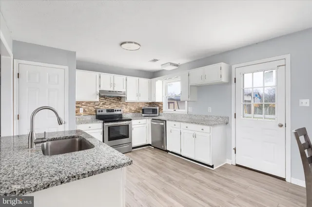 $349,900 | 213 Tanager Drive, Stephens City, VA 22655