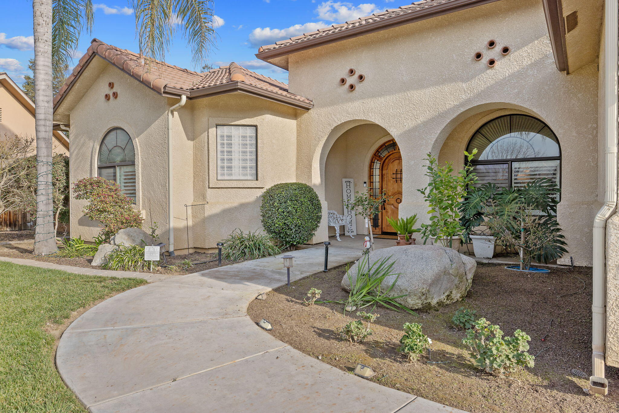 729 St Thomas Court Exeter, CA 93221 - Photo 4 of 66 a front view of a house