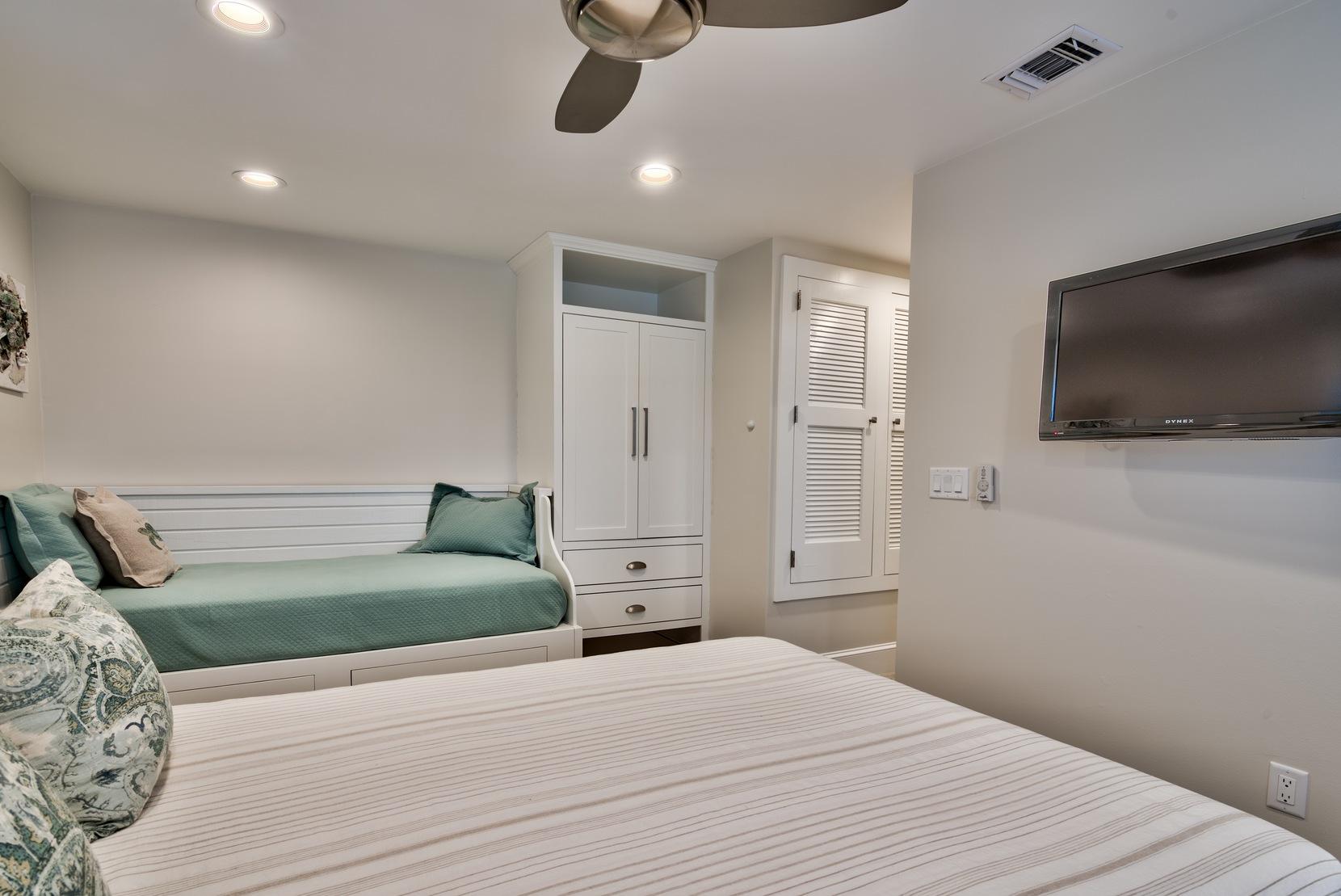 320 Beachfront Trail, Unit 17 Santa Rosa Beach, FL 32459 - Photo 26 of 29 Guest Bedroom