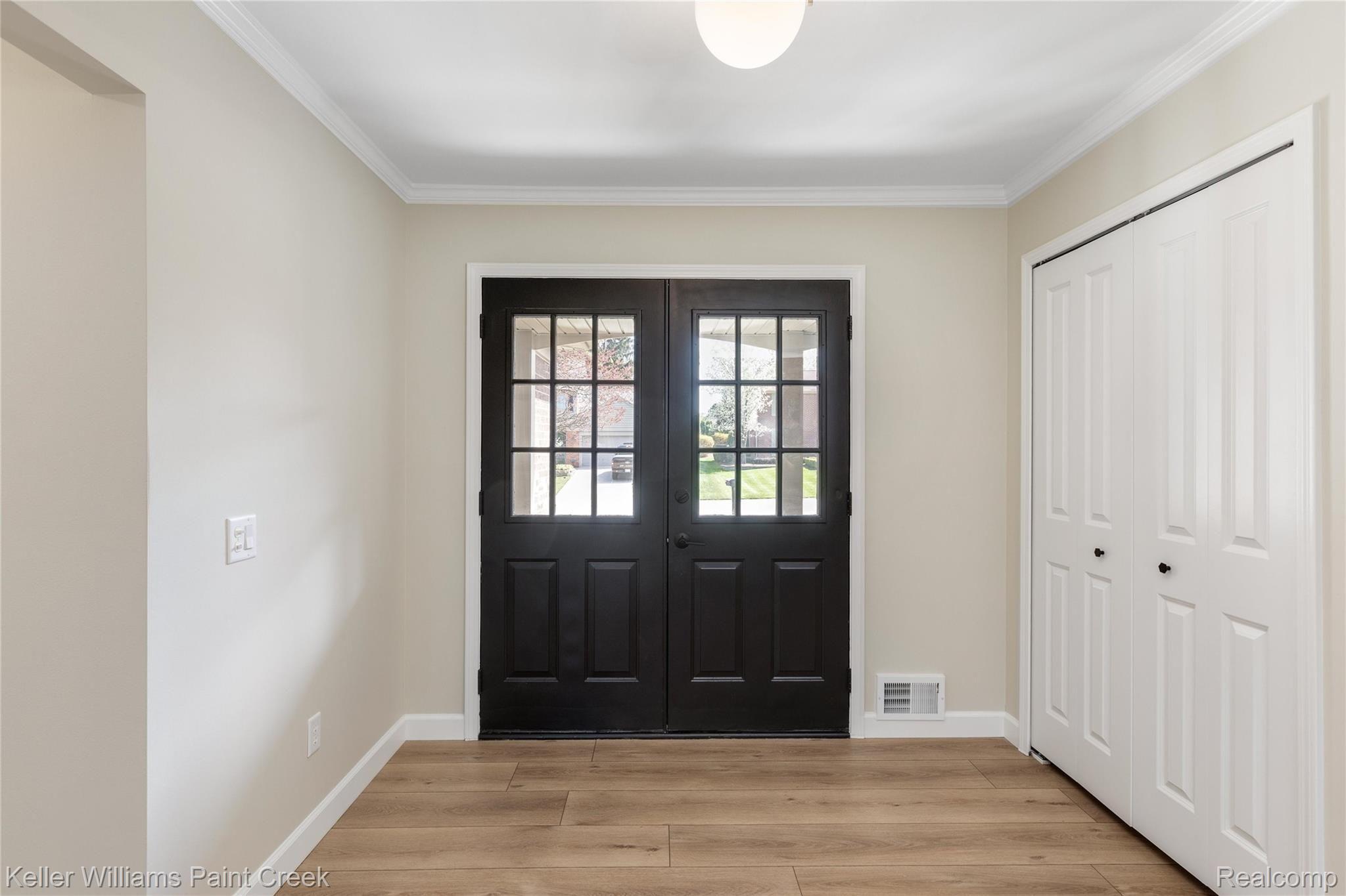 332 Lake Forest Road Rochester, MI 48309 - Photo 6 of 48 07-332 Lake Forest Rd, Rochester Hills, MI, 483090001.jpg
