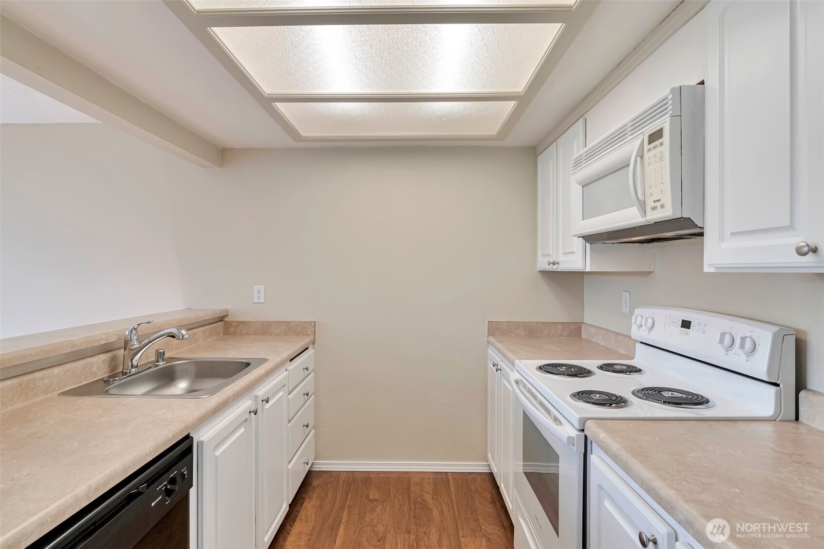 820 Cady Road, Unit B203 Everett, WA 98203 - Photo 8 of 25