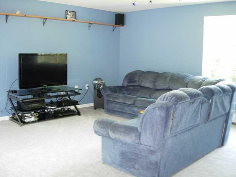 33 Beech Ridge Drive Hermon, ME 04401 - Photo 18 of 26 Family Room.