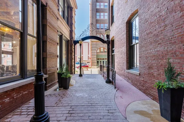 $160,000 | 308 West 8th Street, Unit 409, Kansas City, MO 64105